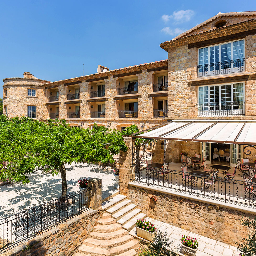 LA BASTIDE DE TOURTOUR HOTEL & SPA