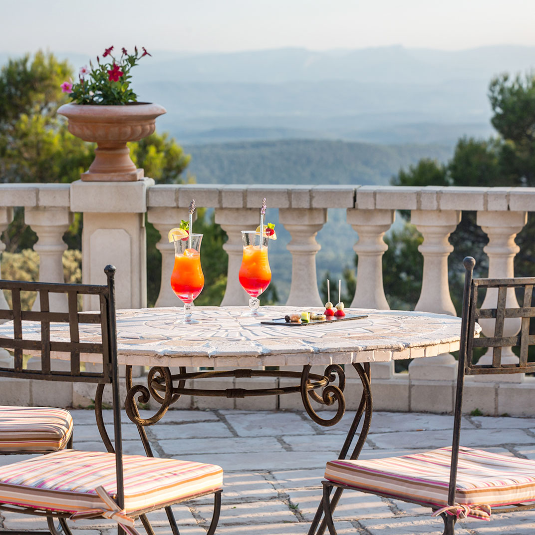 LA BASTIDE DE TOURTOUR HOTEL & SPA