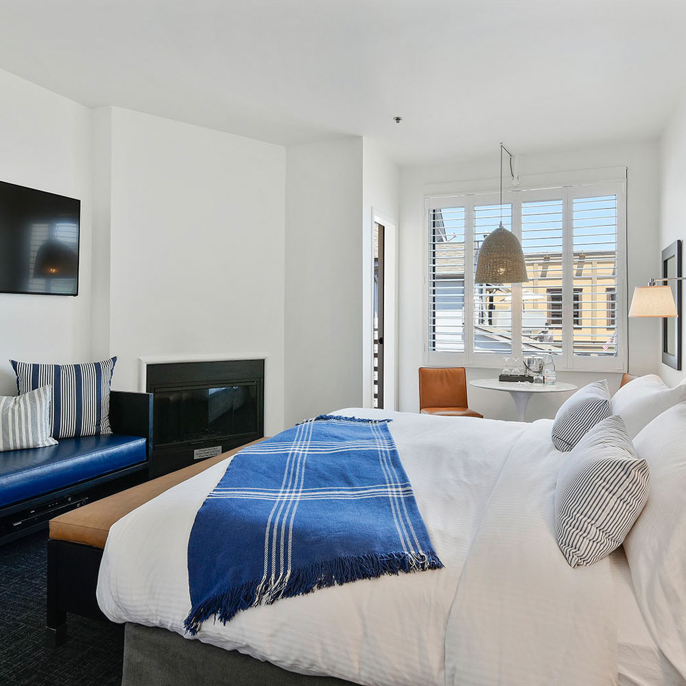Waters Edge Hotel